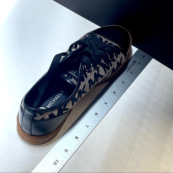 Michael Kors Women’s Lace Up Leather Sneakers Size 6.5M Round Toe - Picture 15 of 15